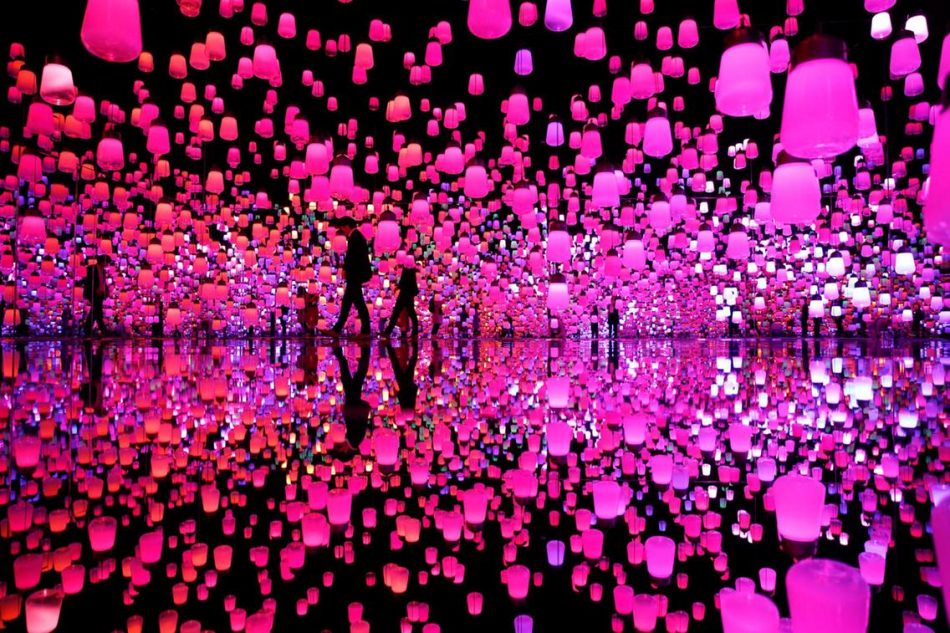 Exploring teamLab Borderless a digital art museum in Tokyo, Japan