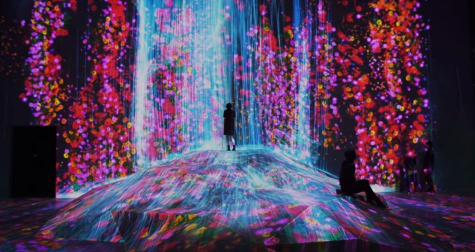 Exploring teamLab Borderless a digital art museum in Tokyo, Japan